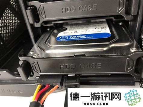在台式机中是否能同时安装一个固态硬盘与两个机械硬盘的组合配置