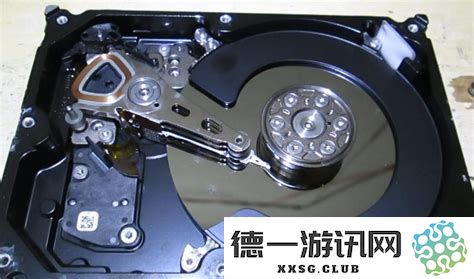 在选择存储设备时，机械硬盘与SSD固态硬盘之间的主要区别有哪些？