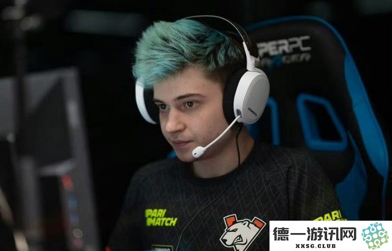 RAMZES666表示如今DOTA2职业选手都纷纷羡慕CS:GO选手拥有的独特贴纸分成福利