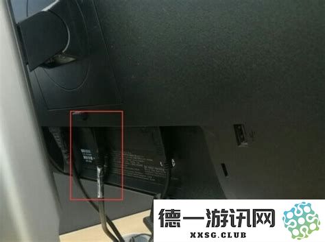 电脑主机运行一切正常但显示器却黑屏，究竟是什么原因导致的？